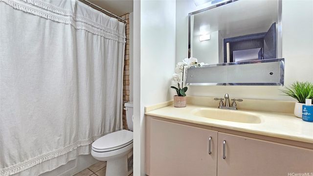 2825 S King Street 201, Honolulu, HI 96826