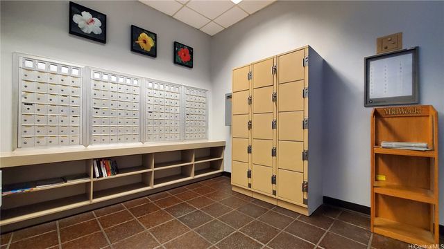 2825 S King Street 201, Honolulu, HI 96826