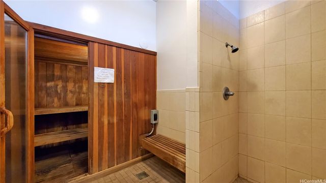 2825 S King Street 201, Honolulu, HI 96826