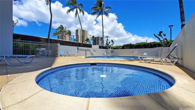 2825 S King Street 201, Honolulu, HI 96826