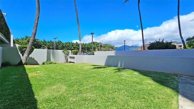 2825 S King Street 201, Honolulu, HI 96826