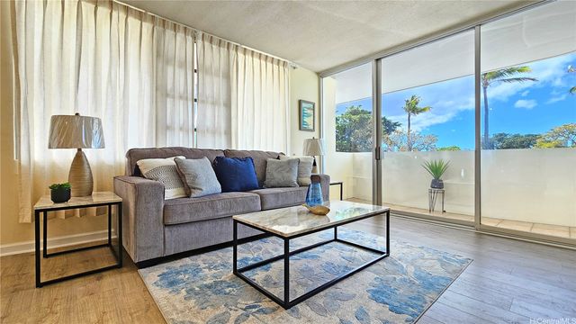 2825 S King Street 201, Honolulu, HI 96826