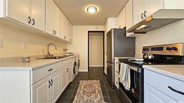 2825 S King Street 201, Honolulu, HI 96826