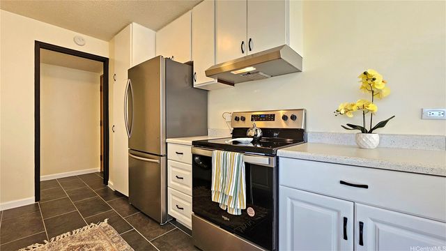 2825 S King Street 201, Honolulu, HI 96826