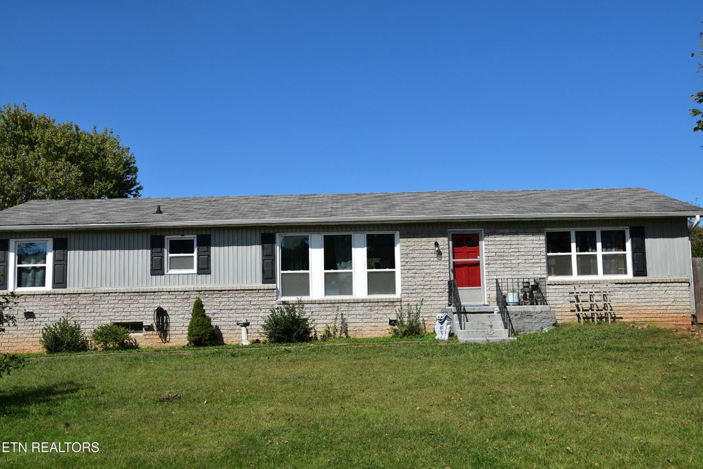 2401 Capri Drive, Knoxville, TN 37912