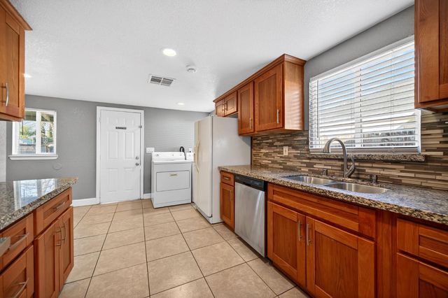 3813 23rd Ave, Sacramento, CA 95820