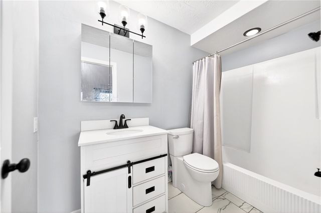 802 Casa Vita Dr, Hempfield Twp, PA 15601