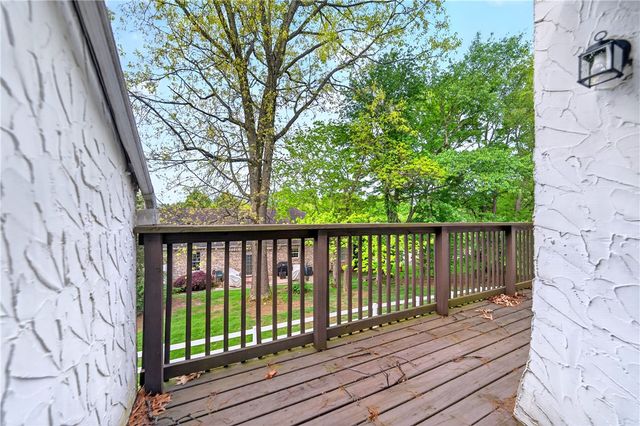 802 Casa Vita Dr, Hempfield Twp, PA 15601