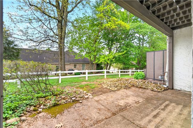 802 Casa Vita Dr, Hempfield Twp, PA 15601