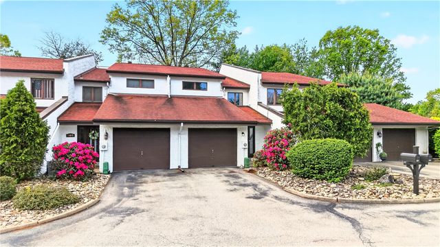802 Casa Vita Dr, Hempfield Twp, PA 15601