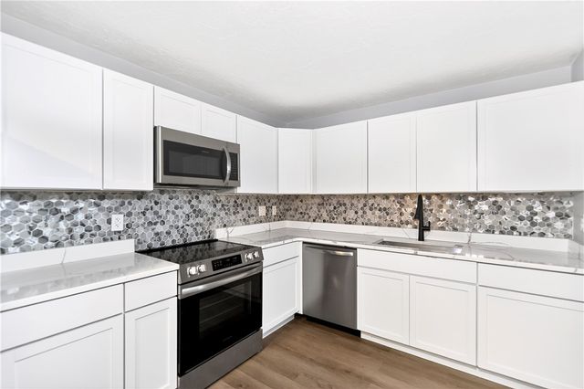 802 Casa Vita Dr, Hempfield Twp, PA 15601