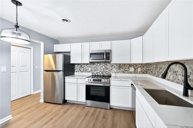 802 Casa Vita Dr, Hempfield Twp, PA 15601