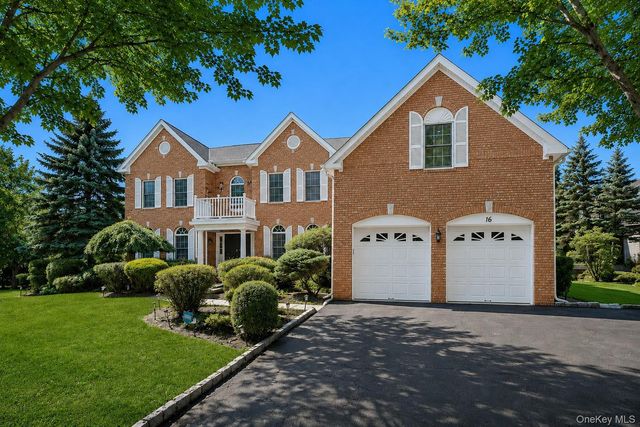 16 Eagle Court, White Plains, NY 10605
