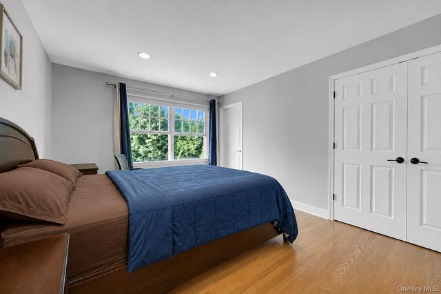 16 Eagle Court, White Plains, NY 10605