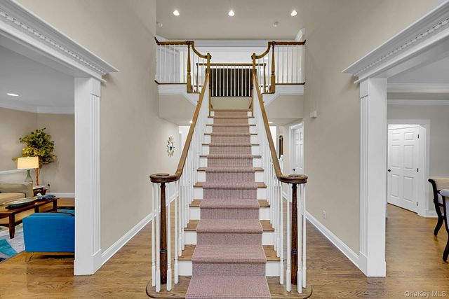 16 Eagle Court, White Plains, NY 10605