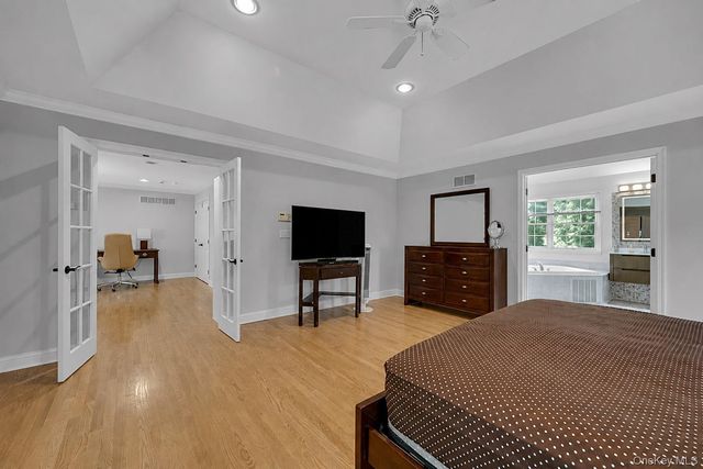 16 Eagle Court, White Plains, NY 10605