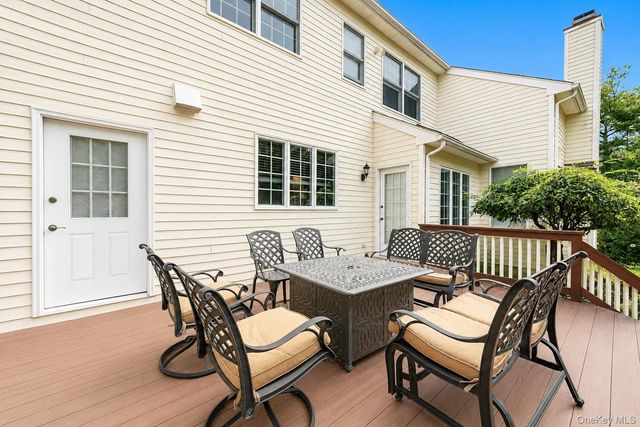 16 Eagle Court, White Plains, NY 10605