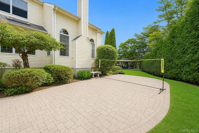 16 Eagle Court, White Plains, NY 10605