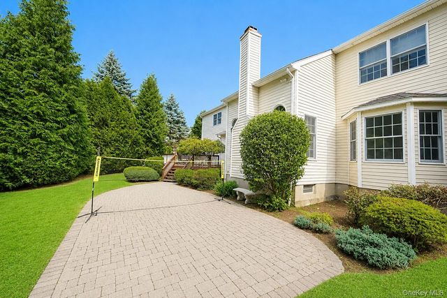 16 Eagle Court, White Plains, NY 10605