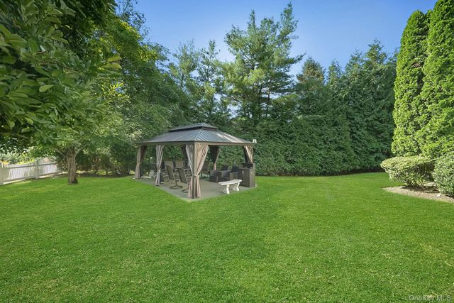 16 Eagle Court, White Plains, NY 10605