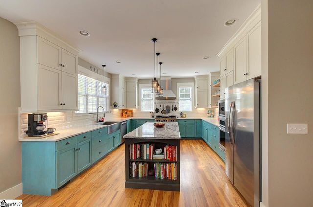 10 Hunters Landing Drive, Greer, SC 29651