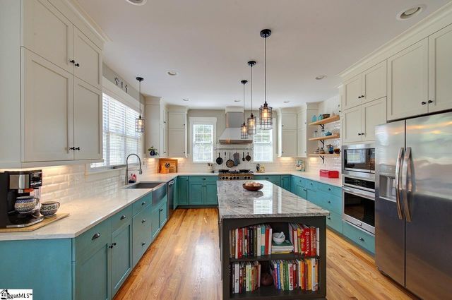 10 Hunters Landing Drive, Greer, SC 29651