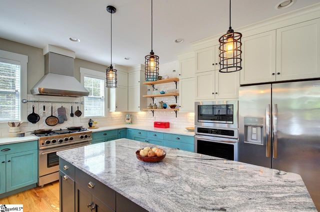 10 Hunters Landing Drive, Greer, SC 29651