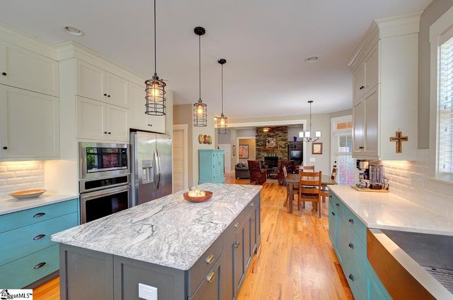 10 Hunters Landing Drive, Greer, SC 29651