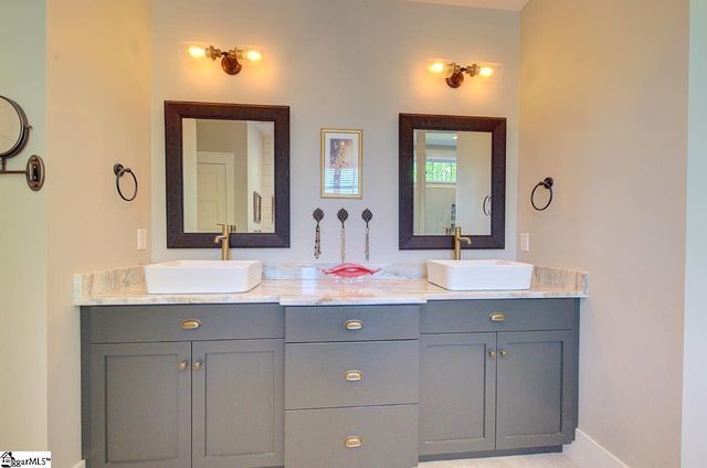 10 Hunters Landing Drive, Greer, SC 29651