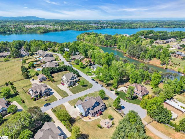 10 Hunters Landing Drive, Greer, SC 29651