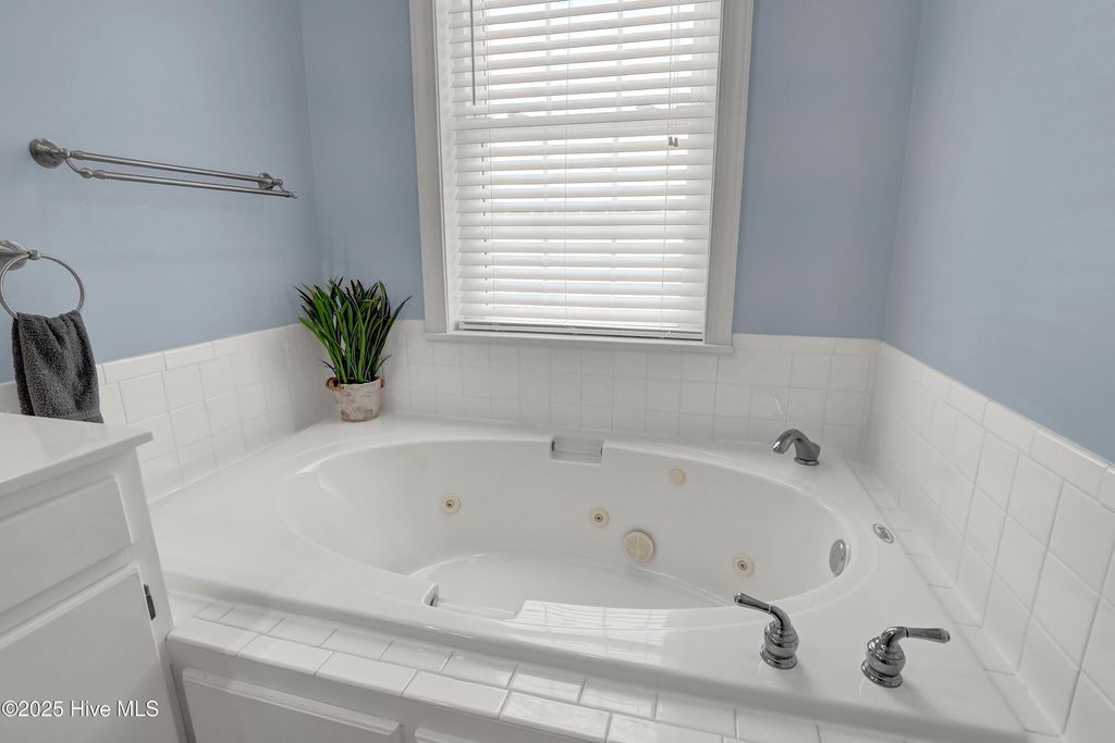 Image 18 of property listing at 4 Sailview Drive, Sneads Ferry, NC 28460