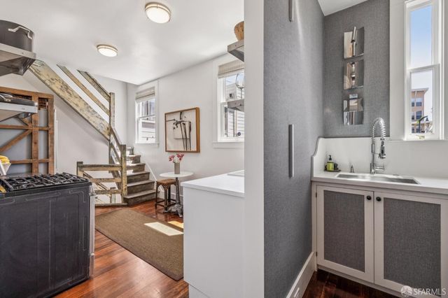1698 Armstrong Avenue, San Francisco, CA 94124