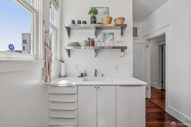1698 Armstrong Avenue, San Francisco, CA 94124