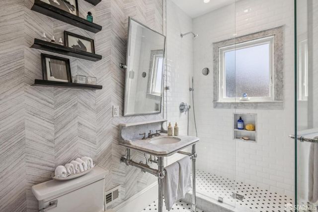 1698 Armstrong Avenue, San Francisco, CA 94124