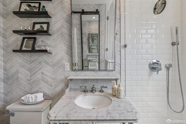 1698 Armstrong Avenue, San Francisco, CA 94124
