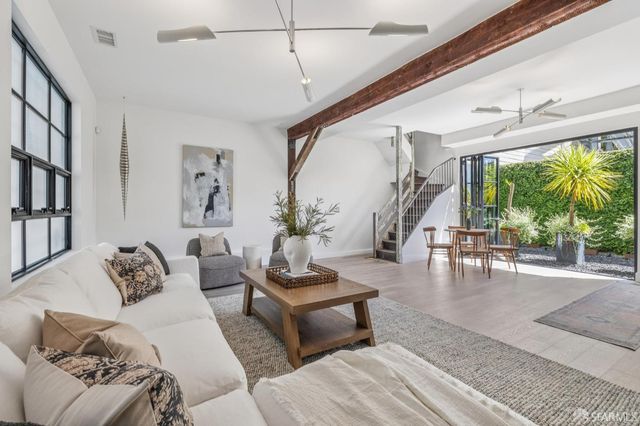 1698 Armstrong Avenue, San Francisco, CA 94124
