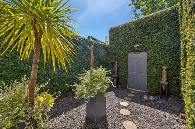 1698 Armstrong Avenue, San Francisco, CA 94124