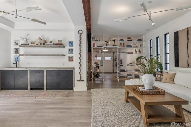 1698 Armstrong Avenue, San Francisco, CA 94124