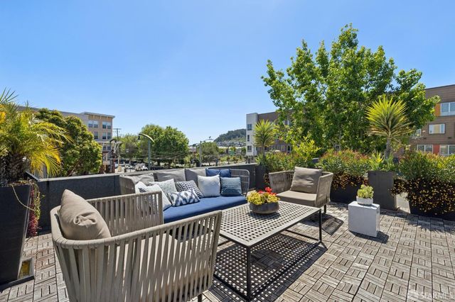 1698 Armstrong Avenue, San Francisco, CA 94124