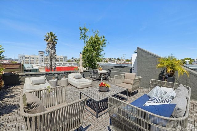 1698 Armstrong Avenue, San Francisco, CA 94124