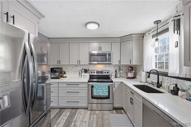 6963 Northview Drive, Lockport Town, NY 14094