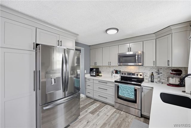 6963 Northview Drive, Lockport Town, NY 14094