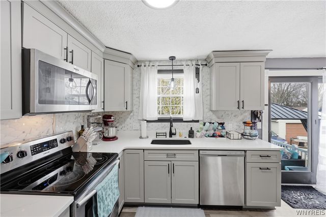 6963 Northview Drive, Lockport Town, NY 14094