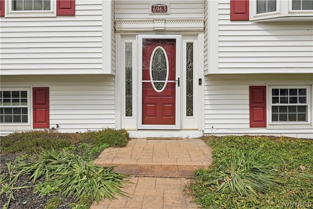 6963 Northview Drive, Lockport Town, NY 14094