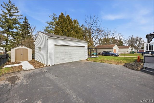 6963 Northview Drive, Lockport Town, NY 14094