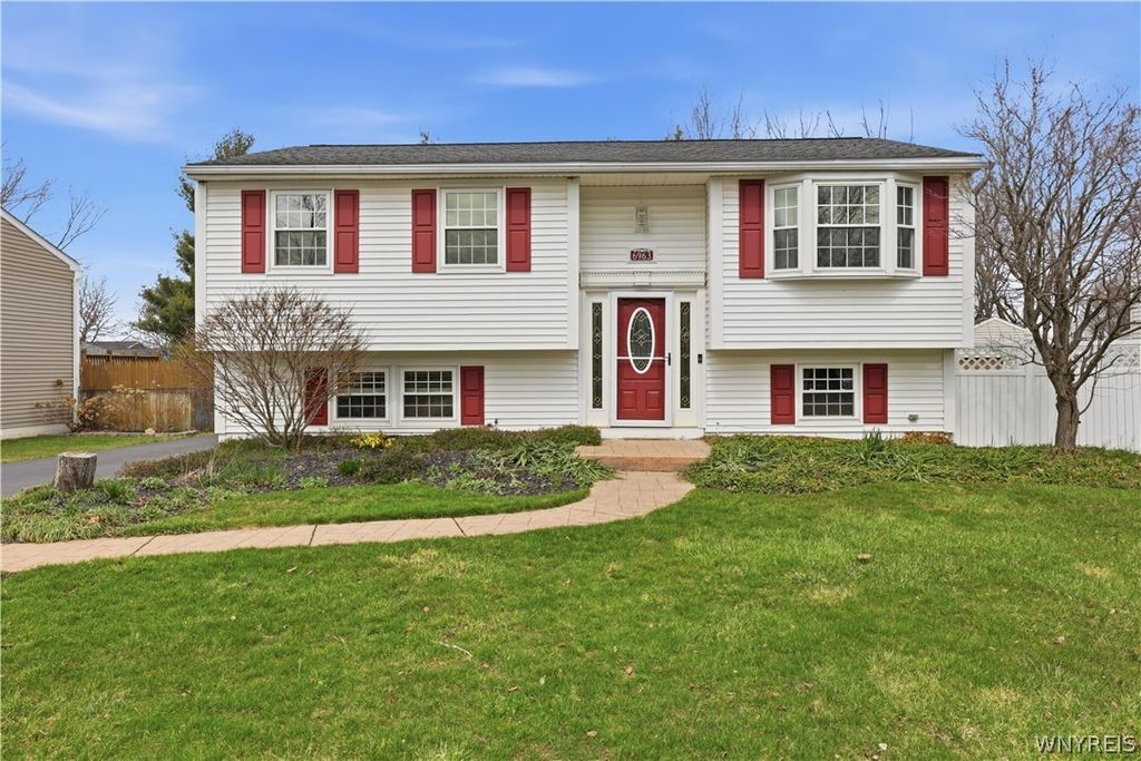 6963 Northview Drive, Lockport Town, NY 14094
