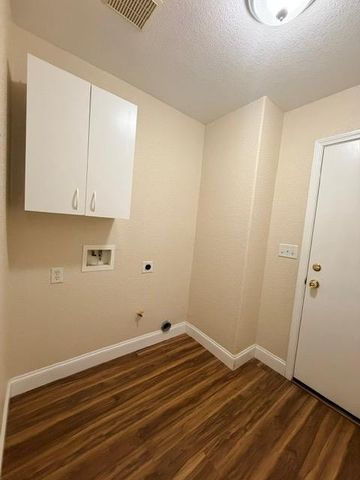 1923 Hardial Dr, Yuba City, CA 95993