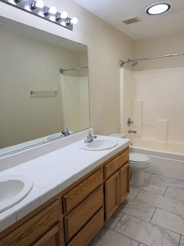 1923 Hardial Dr, Yuba City, CA 95993