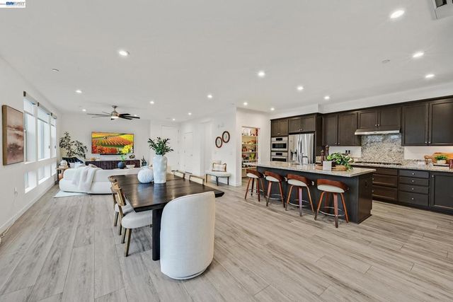 5630 Central parkway unit 202 202, Dublin, CA 94568