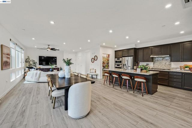 5630 Central parkway unit 202 202, Dublin, CA 94568